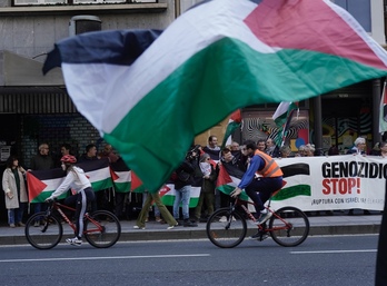 Auziperatuek babesa jaso dute epaitegira sartu aurretik.