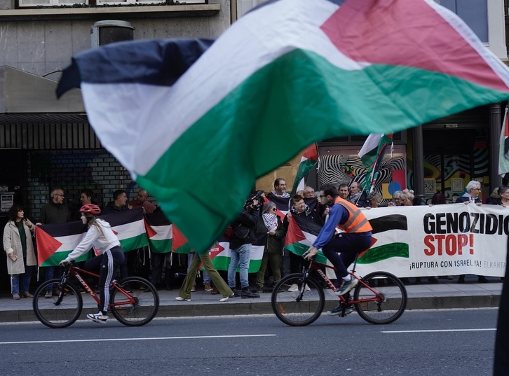 Auziperatuek babesa jaso dute epaitegira sartu aurretik.