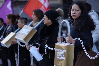 LAB se ha concentrado ante la Diputación de Bizkaia, a la que considera responsable última.