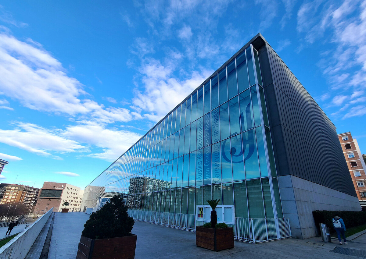 Conservatorio de Música Juan Crisóstomo Arriaga, en el barrio de Ibarrekolanda.