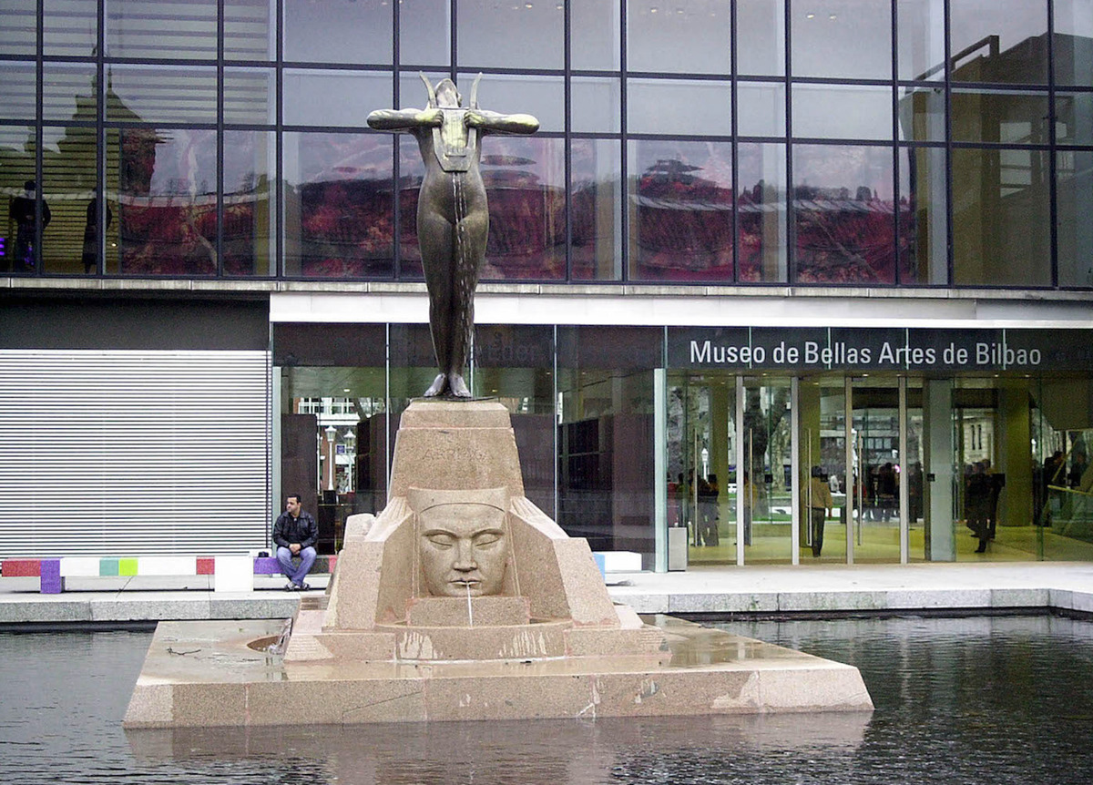 Monumento a Arriaga, en el que el escultor Franciasco Durrio representó a la musa griega Euterpe. (Monika DEL VALLE | FOKU)