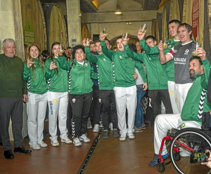 Euskal pilotariak izan dira txotx denboraldia irekitzeko protagonistak.