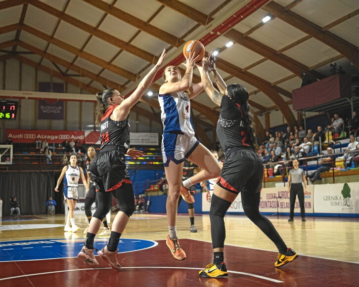 El poderío físico de Villeneuve no dio respiro ni opción a Lointek Gernika Bizkaia.