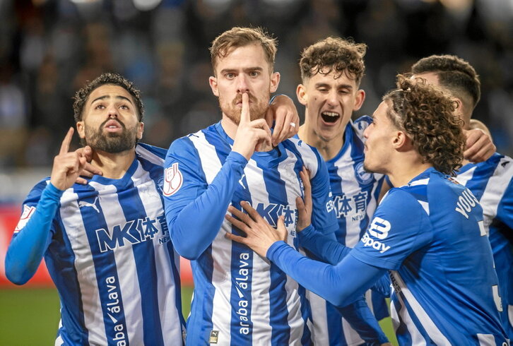 Toni Martínez celebró así el tanto que abría el marcador en Mendizorrotza.