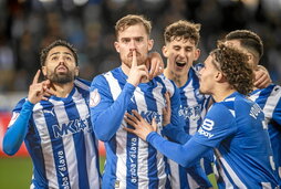 Toni Martínez celebró así el tanto que abría el marcador en Mendizorrotza.