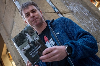 ‘Muga hautsien hegalak’ argitaratu berri du Ernesto Pratek