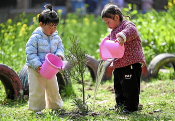 Pekinen ere behera egin du jaiotze tasak. Gainera, pasa den urtean heriotza tasak altuagoak izan ziren.