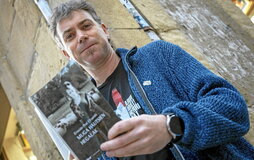 «Muga hautsien hegalak» argitaratu berri du Ernesto Prat Urzainkik.