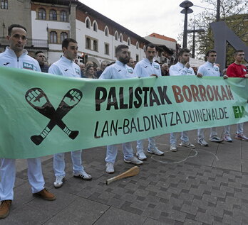 Innpalako pilotariak, grebara jotzea erabaki zuten garaian.