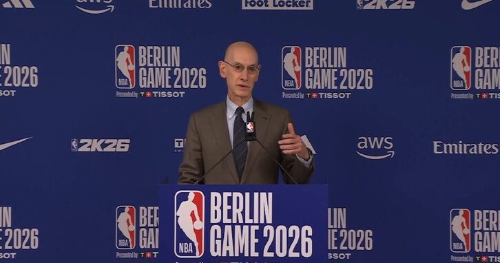 El Comisionado de la NBA Adam Silver, en su comparecencia en Berlín.