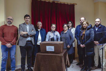 Manuel Leon Gomez Urduñako espetxe frankistako biktimaren gorpuzkiak eman dizkiote familiari.