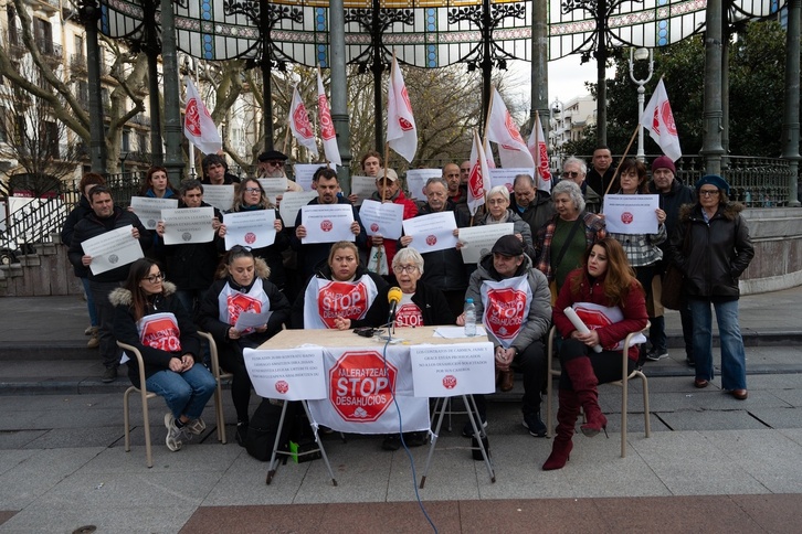 Comparecencia de Stop Desahucios en el Boulevard donostiarra.