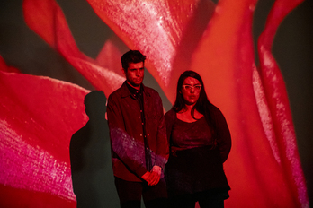 Iñigo Villafranca Apesteguia komisarioa eta Maite Gonzalez Martinez, erakusketan.