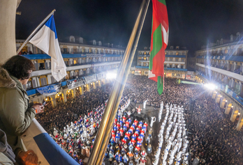 Las campanadas del reloj del antiguo Ayuntamiento darán el pistoletazo de salida a 24 horas de fiesta.