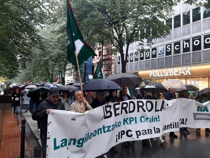 Trabajadores de Iberdrola se han manifestado para pedir subidas salariales.