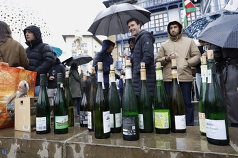 Euripean bada ere, jende andana gerturatu da uzta berria dastatzera.