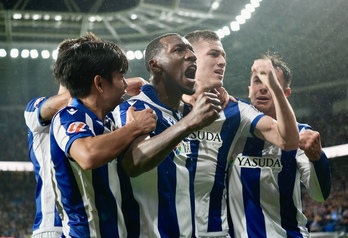 Los jugadores txuri urdines celebran el gol de Becker que derrotó al Barcelona en su última visita a Anoeta.