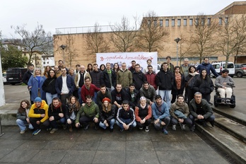 Herriartekoan parte hartuko duten zenbait bertsolari, aurkezpenean.