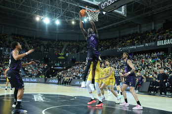 Bilbao Basket se ha impuesto al Tenerife, aunque este último sigue teniendo todas las papeletas para jugar la Copa.
