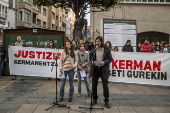 La familia de Kerman Villate en una concentración celebrada en diciembre.