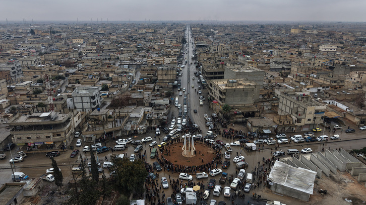 Siriako armadak Raqqah ingurua hartu du igande honetan.