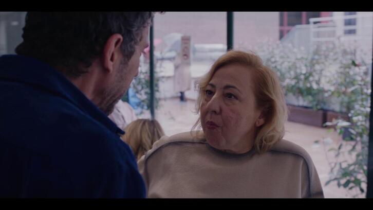 Carmen Machi y Paco León en una escena de ‘Aída y vuelta’.