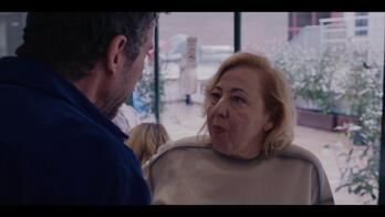 Carmen Machi y Paco León en una escena de ‘Aída y vuelta’