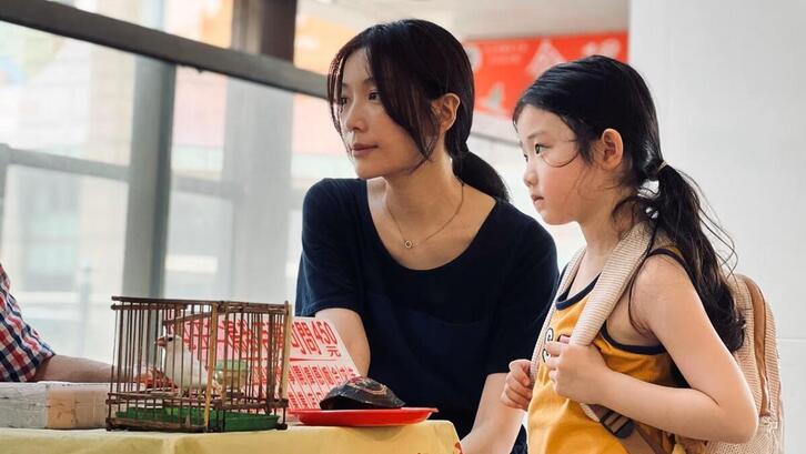 ‘Left-handed girl’ filmeko eszena bat.