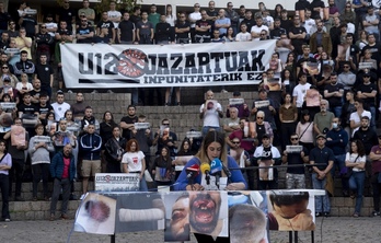 Gasteizen egindako elkarretaratzea, Ertzaintzaren bortizkeria salatzeko.