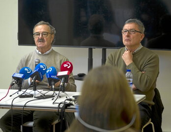 Fernando Vidarte en su adiós, flanqueado por Inaxio Errandonea.