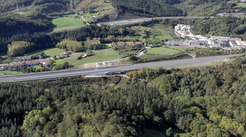 Infraestructura de la "Y Vasca" en construcción a la altura de Ezkio.