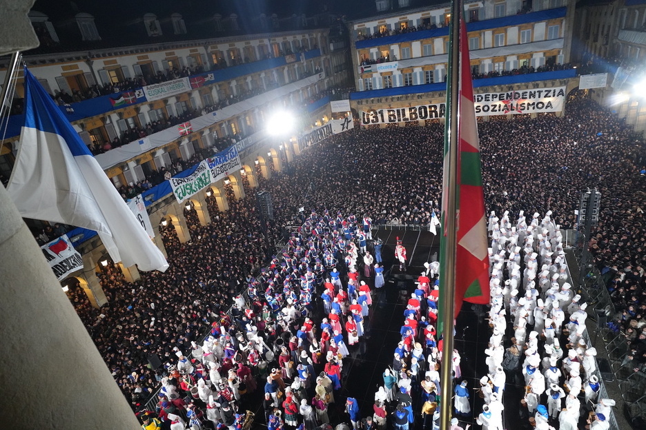 Beste aldetik ikusita, gainezka ere.
