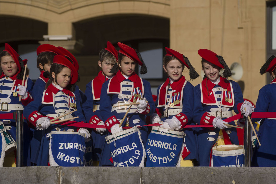 Zurriola Ikastolako umeak, danborradan.