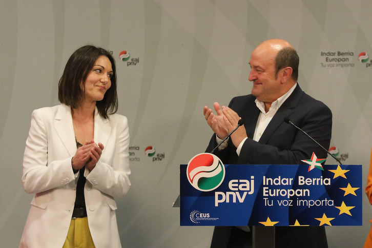 Oihane Agirregoitia junto a Andoni Ortuzar en 2024.