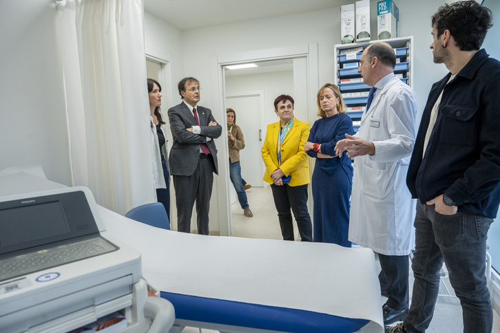 Las autoridades han visitado el nuevo Centro de Salud de Aretxabaleta.