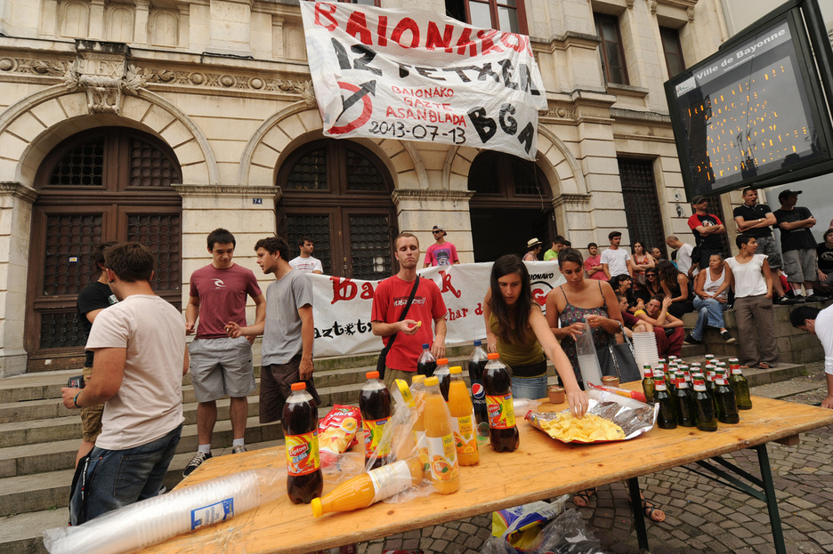 Baionako Justizia Jauregi ohia okupatu zuen Baionako Gazte Asanbladak 2013an, herriko etxeari gaztetxe bat emateko exijitzeko. 