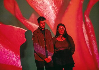 Iñigo Villafranca Apesteguia komisarioa eta Maite Gonzalez Martinez, erakusketan.