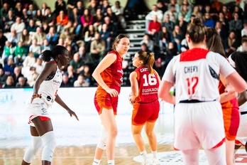 Emily Bessoir ha anotado 24 puntos, brillando en tierras galas.