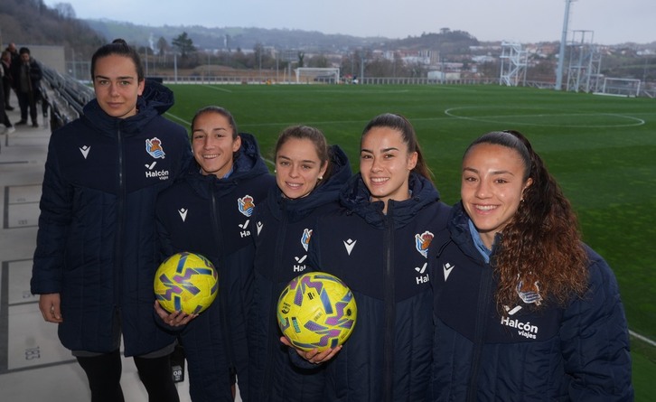 Realeko jokalariak Zubietan Eibarren kontrako partidaren atarian egindako Media Day delakoan.