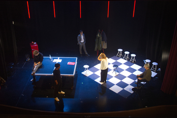 Xake joko baten antza du antzezlanak. 