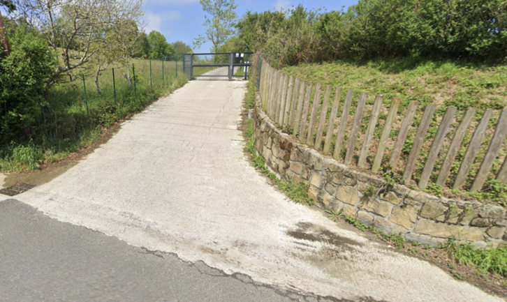 Vial de acceso al depósito de aguas, empleado para la construcción del chalet de Alonso en Igeldo.