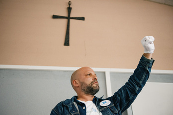 Arnaud Gallais, de MouvEnfants, durante una comparecencia en Baiona.