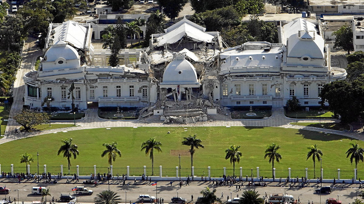 Haitiko Jauregi Nazionala, Port-au-Prince hiriburuan, 2010eko lurrikararen ondoren. (Logan ABASSI | W. COMMONS)