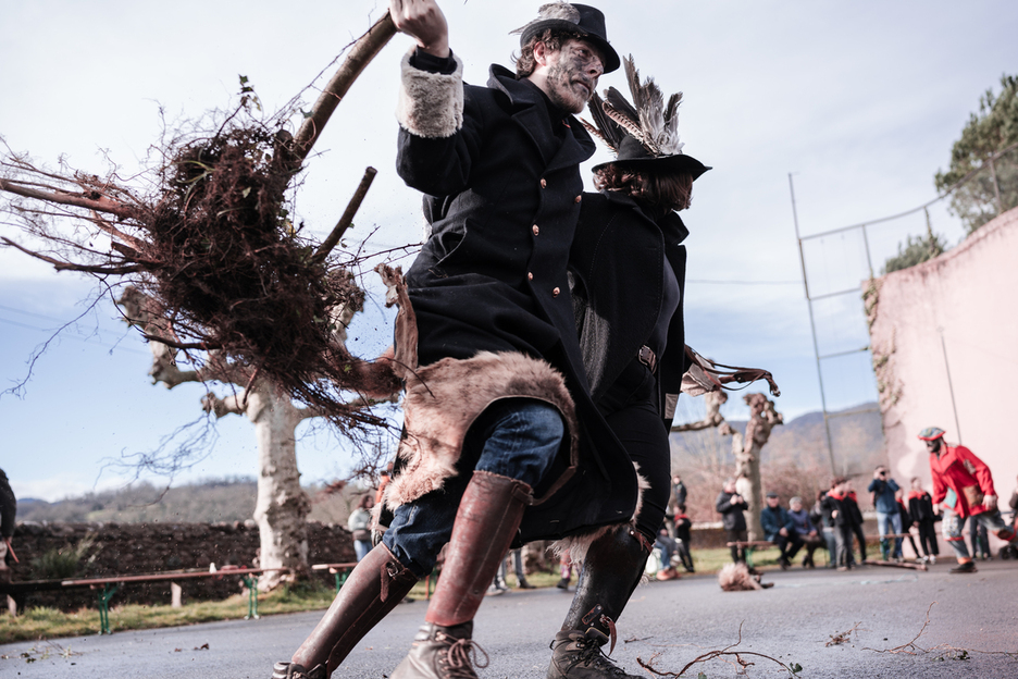 Iruri eta Zalgizek aitzinetik ere prestatu izan dute maskarada elkarrekin; 2004an, hain zuzen ere.