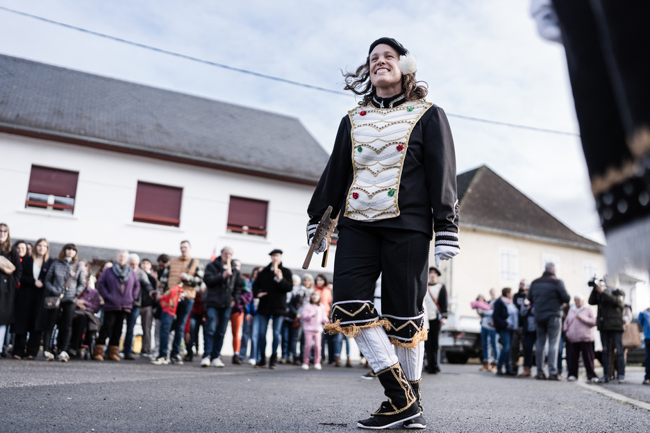 Ozazeko herriko etxean bandera bakarra zegoen ezarrita: ikurrina.