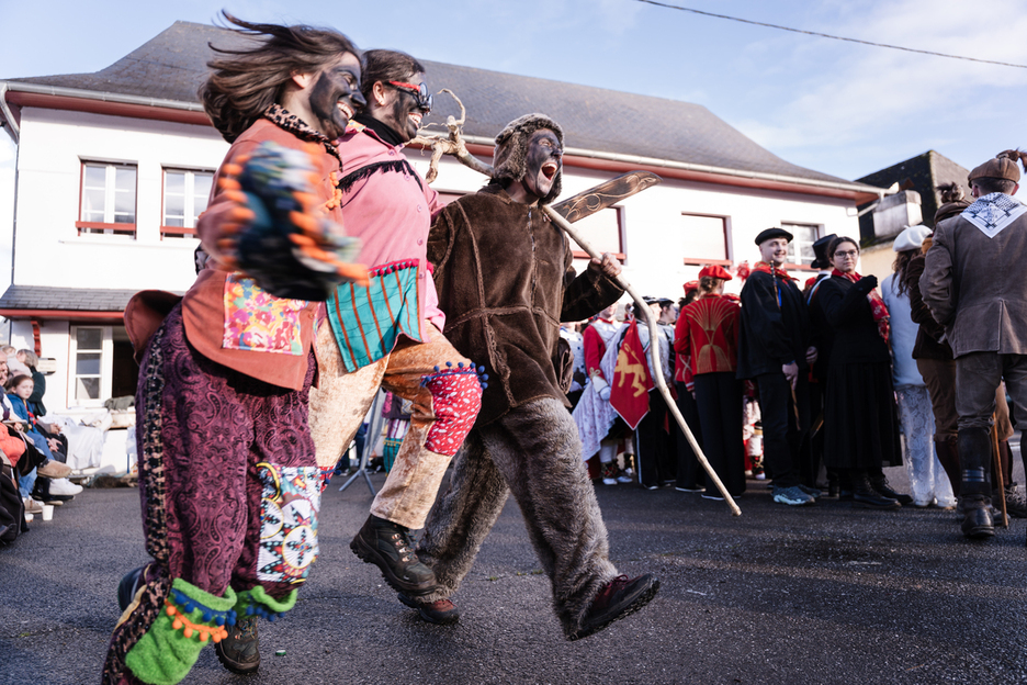 Maika Etxekopar antzezleak gazteak antzerkian trebatu ditu.