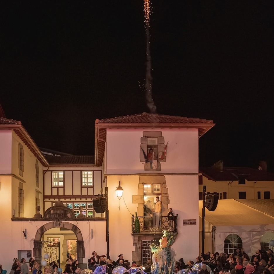 Besta giro ederrean abiatu zituzten bixintxoak Ziburun Besta giro ederrean abiatu zituzten bixintxoak Ziburun