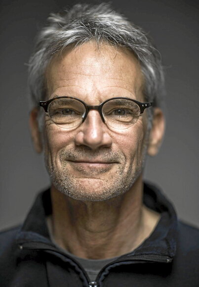 La helada Alaska fue el terreno natural para las atrevidas escaladas de Krakauer, quien tomó esa foto desde sus alturas en su primer viaje a la zona en 1974.