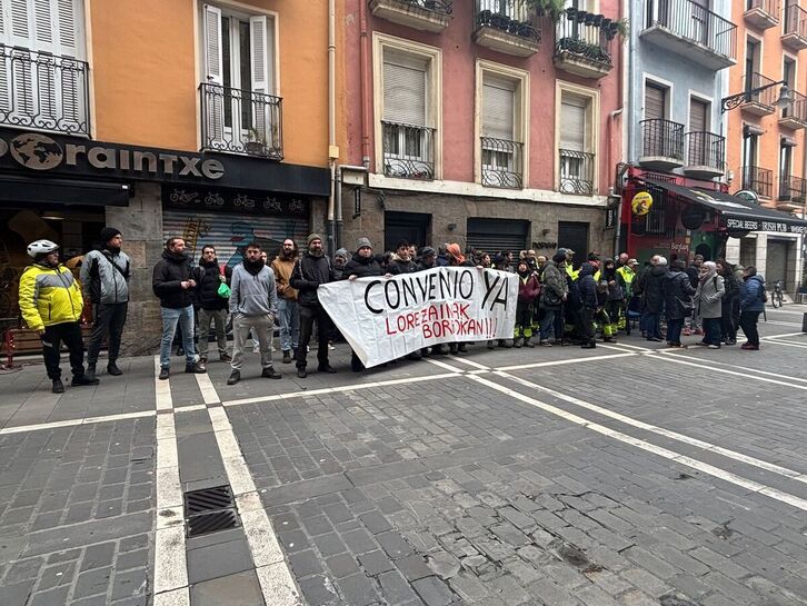 Movilización de los jardineros de Iruñea el día 21 ante el Tribunal Laboral de Nafarroa.