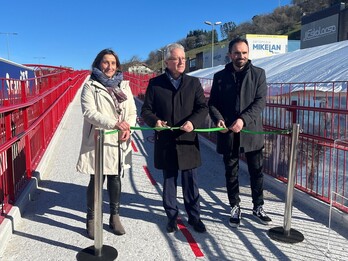 Beatriz Unzue, José Ignacio Asensio y Gorka Murua, en la inauguración del bidegorri entre Amasa-Villabona e Irura.